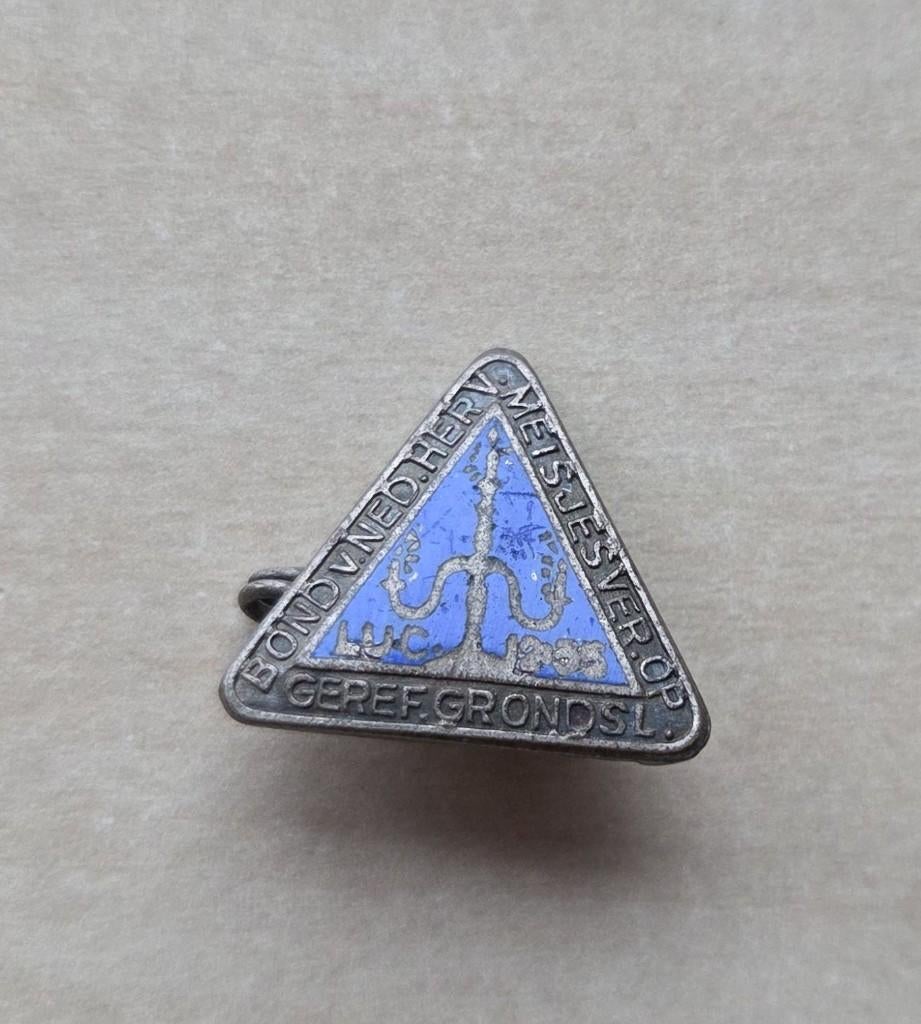 Christendom Bond Hervormde Gereformeerde Meisjes broche, Verzamelen, Speldjes, Pins en Buttons, Gebruikt, Niet vindbaar, Niet vindbaar