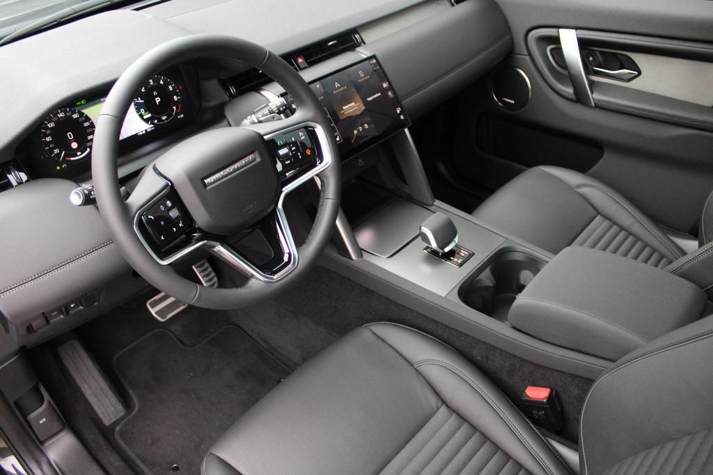Land Rover Discovery Sport P270e Landmark | Pano | Trekhaak, Automaat, Euro 6, Met garantie (alle), 15 kWh