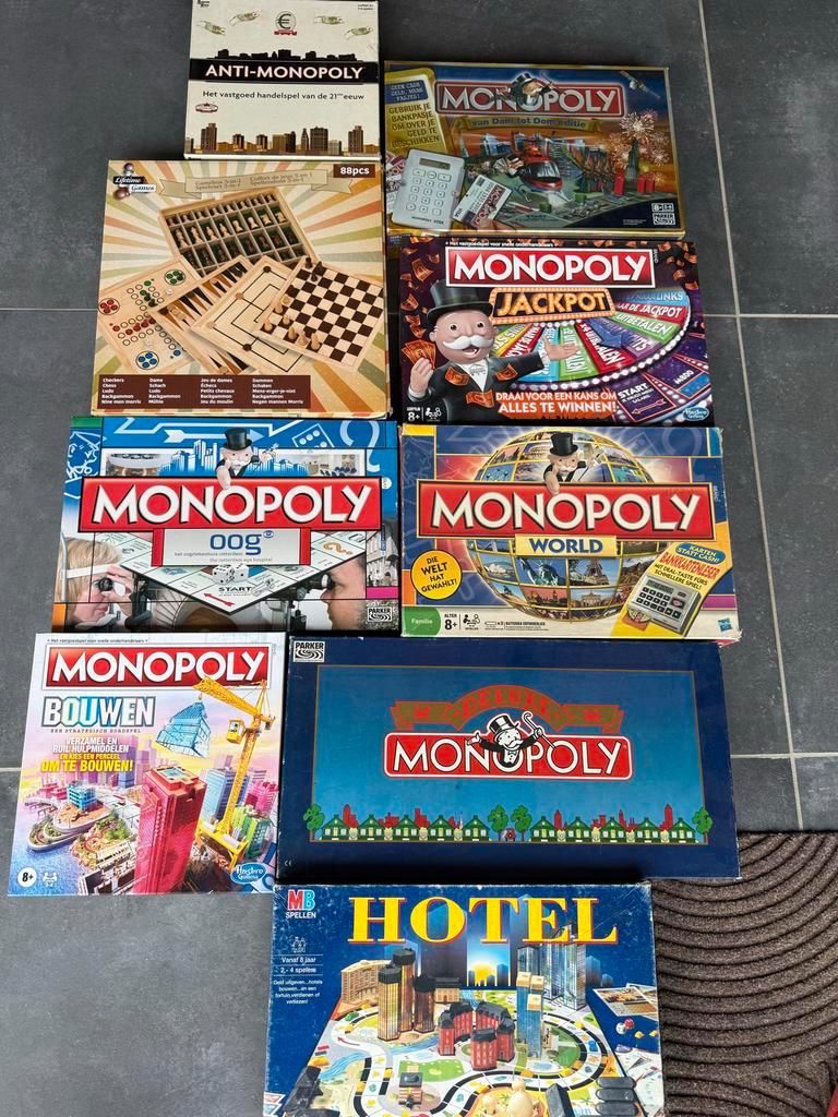 Verschillende Monopoly bordspellen en Hotel €10 per spel, Drie of vier spelers, Ophalen, Gebruikt