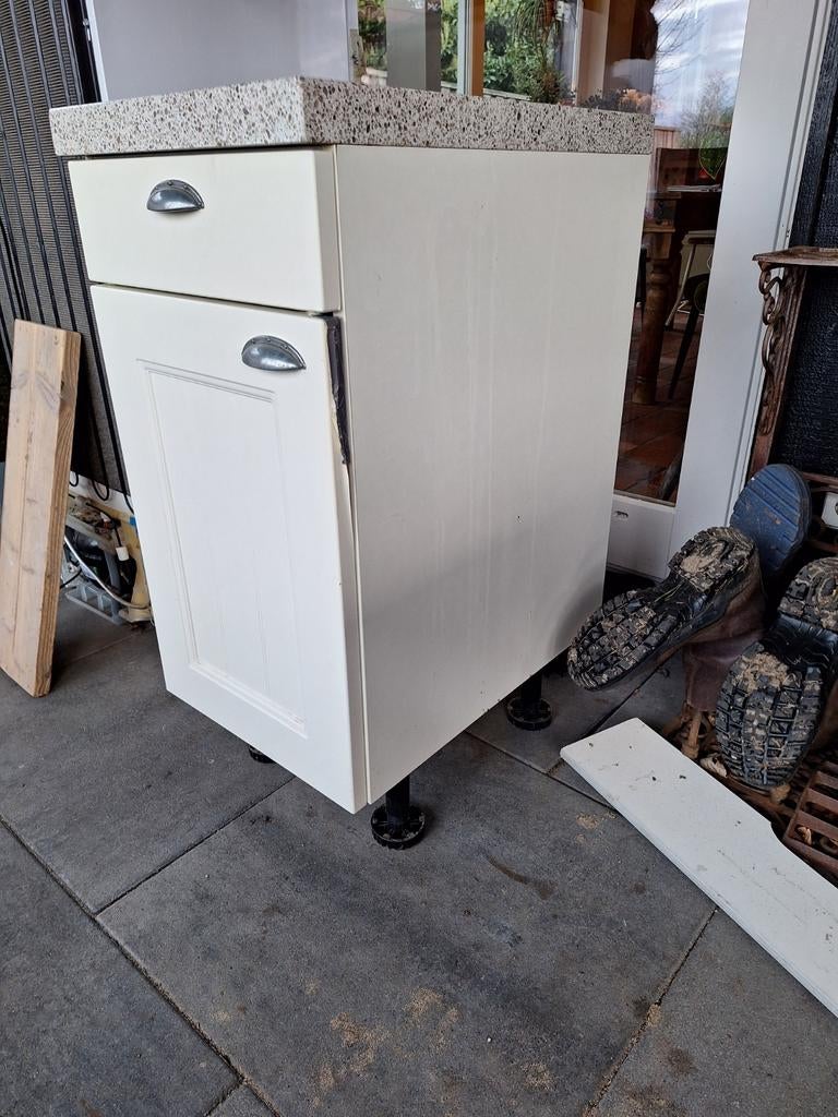 Keukenkast met composiet blad en lade, Ophalen