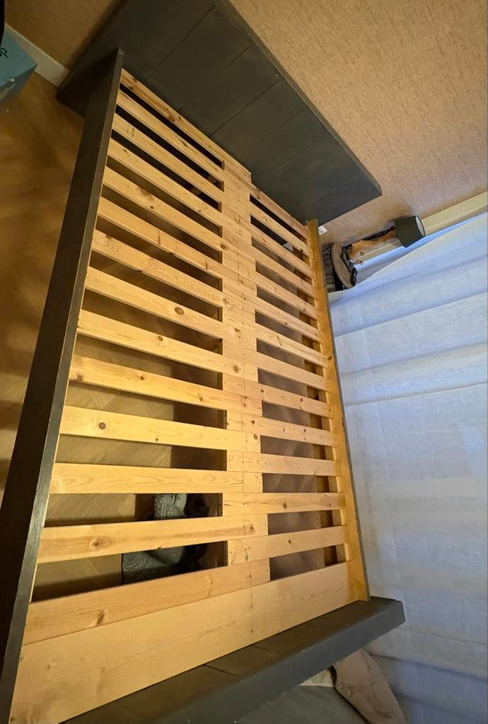 Grijs houten bed 140x200, Huis en Inrichting, Ophalen, Gebruikt, Tweepersoons, 140 cm
