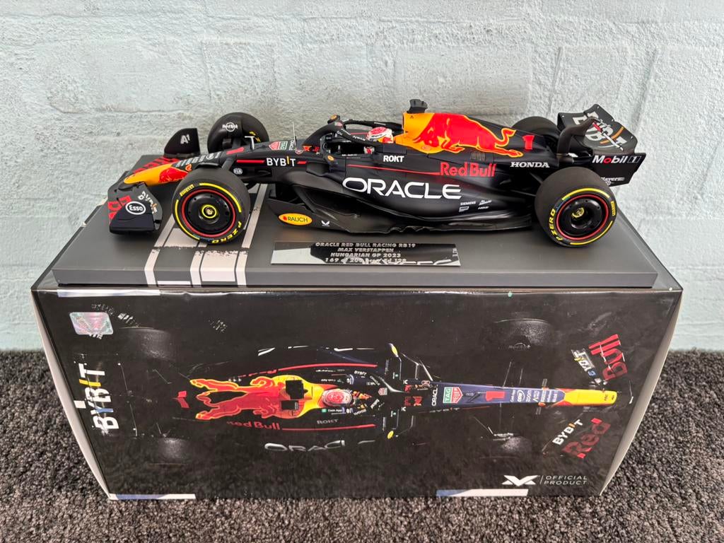 Max verstappen RB19 winner hongarije 2023 1:18 model, Verzamelen, Ophalen of Verzenden, Zo goed als nieuw, Formule 1
