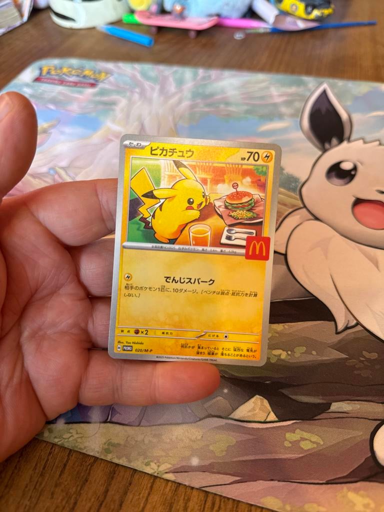 Pikachu McDonald's Promokaart Pokémon (Japans), Ophalen of Verzenden, Zo goed als nieuw, Losse kaart