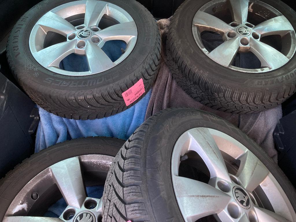 Skoda Fabia velgen met winterbanden, Auto-onderdelen, Banden en Velgen, Ophalen, Gebruikt, 15 inch, Velg(en)