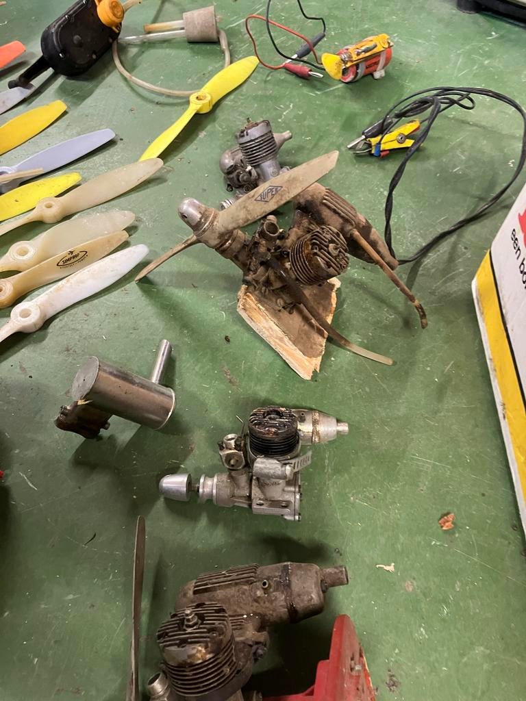 Partij modelbouw motoren en onderdelen, Hobby en Vrije tijd, Modelbouw | Radiografisch | Vliegtuigen, Gebruikt, Nitro, Ophalen