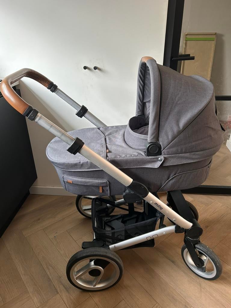 Mutsy Nio, Kinderen en Baby's, Kinderwagens en Combinaties, Zo goed als nieuw, Mutsy, Verstelbare duwstang, Ophalen