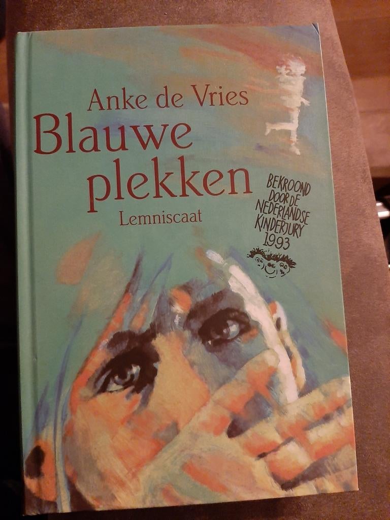 Blauwe Plekken - Anke de Vries, Ophalen of Verzenden, Nieuw, Anke de Vries, Fictie algemeen