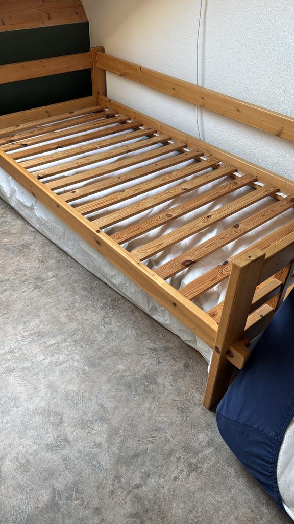 Houten Eenpersoonsbed life time, Huis en Inrichting, Slaapkamer | Bedden, Gebruikt, Eenpersoons, 90 cm, 200 cm, Hout, Bruin, Ophalen