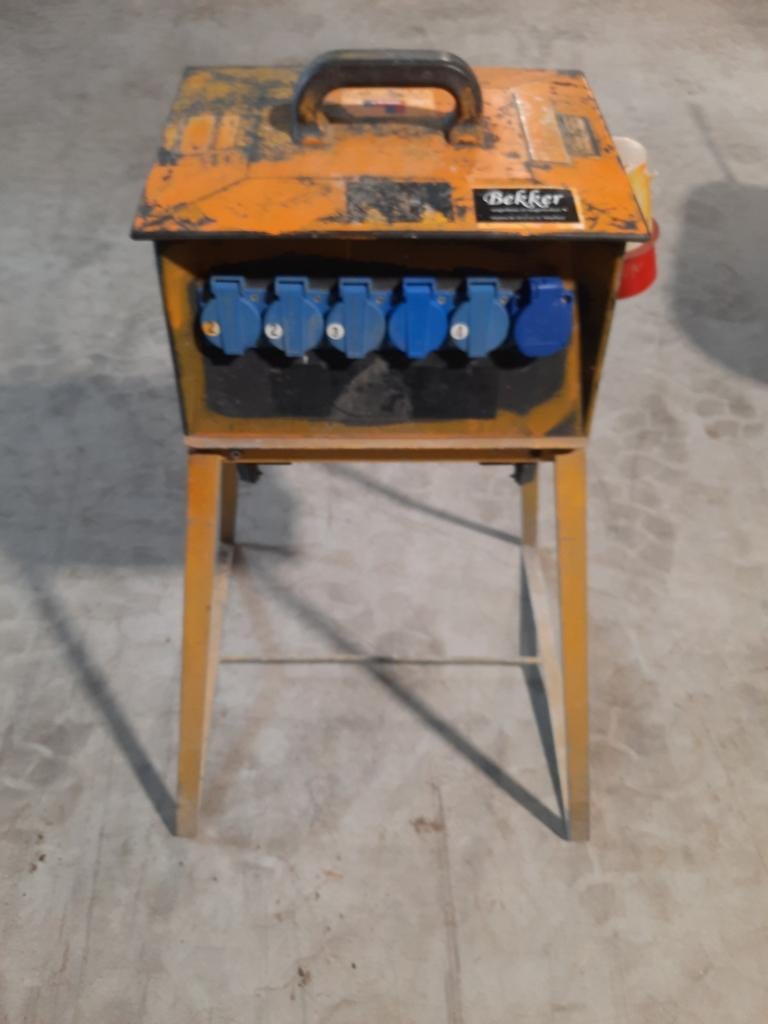 Stroomkast/paddenstoel, Ophalen