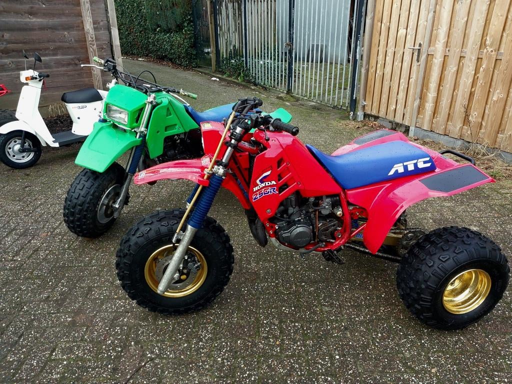 Gezocht: Honda ATC 250R onderdelen atc250r tri kxt, Ophalen, Gebruikt