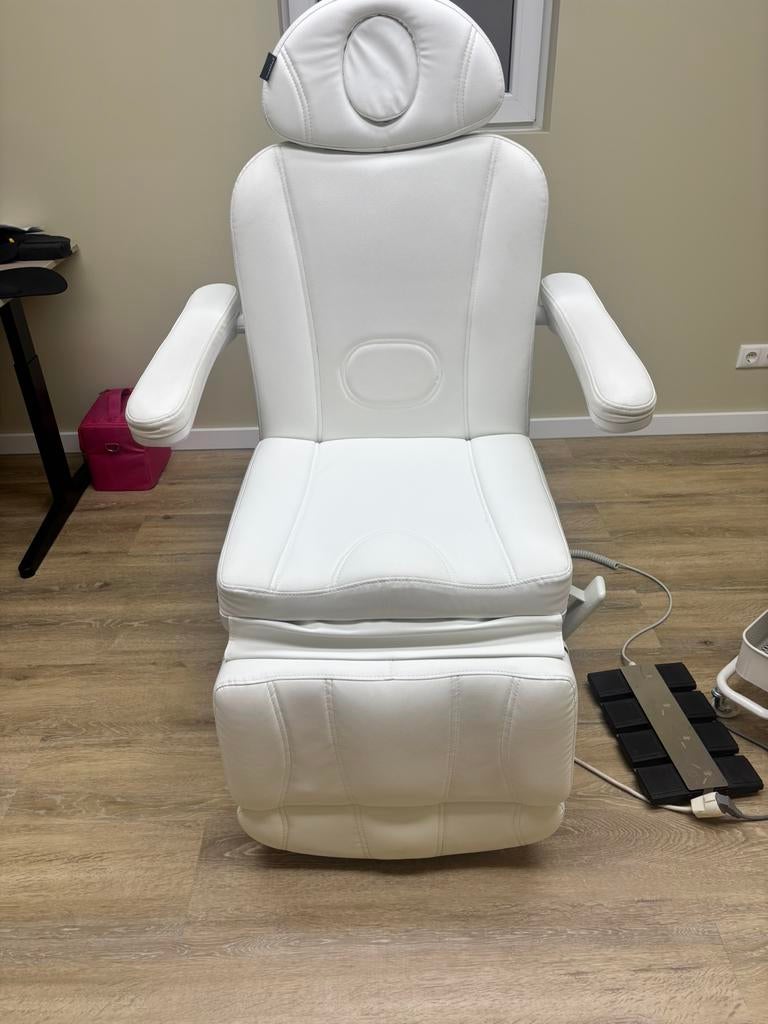 Super Mooie pedicure stoel/ behandelstoel collini Hi-line, Diensten en Vakmensen, Schoonheidsspecialisten | Pedicure, Nagelverzorging
