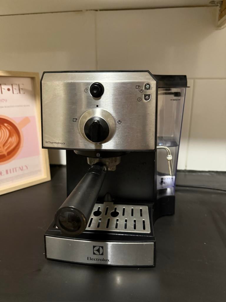 Coffee Machine - Electrolux, Ophalen, Afneembaar waterreservoir, Gebruikt, Espresso apparaat