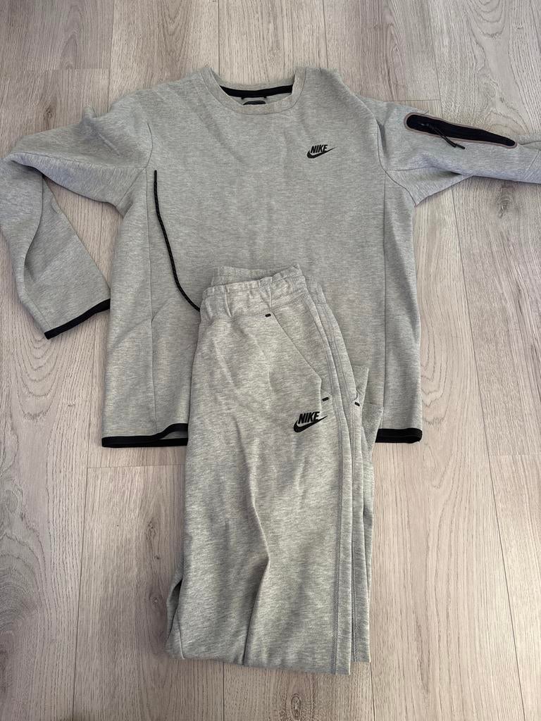 Nike Tech Fleece Trainingspak Grijs, Kleding | Heren, Sportkleding, Ophalen, Zo goed als nieuw, Maat 46 (S) of kleiner, Grijs