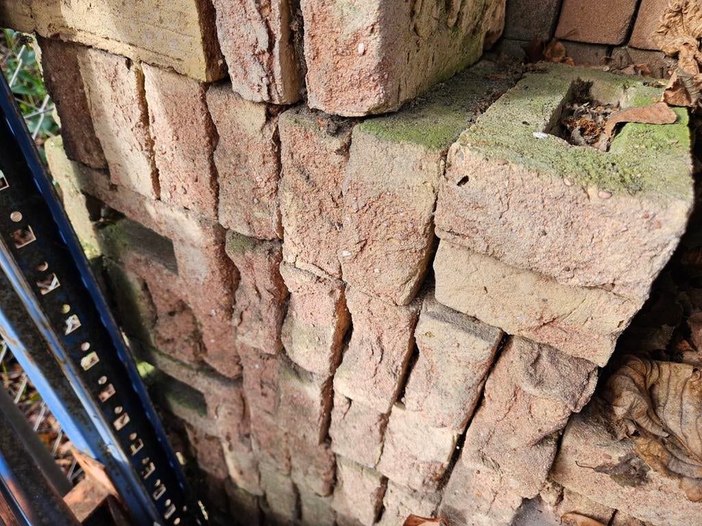 Restpartij verschillende nieuwe gevelstenen, Ophalen, Nieuw, Bakstenen