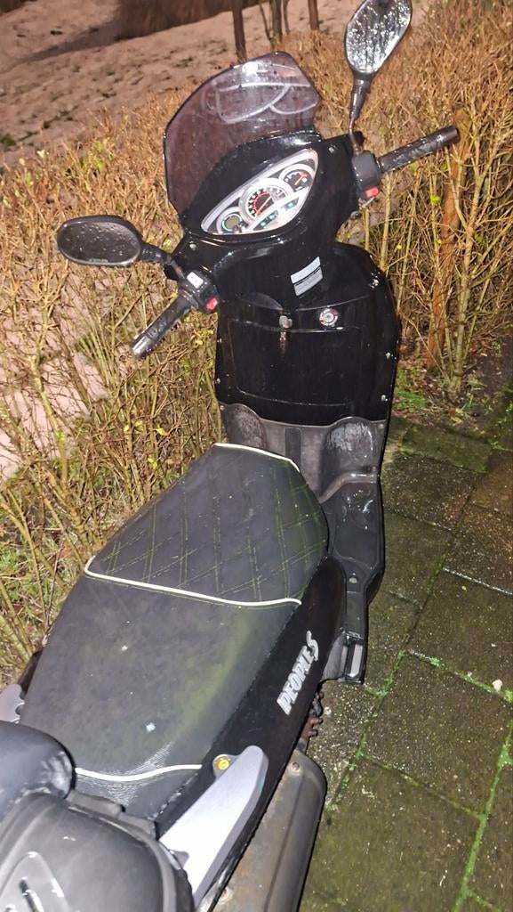 Vastloper scooter voor onderdelen - Den Haag, Ophalen of Verzenden, Gebruikt, Benzine, Overige merken