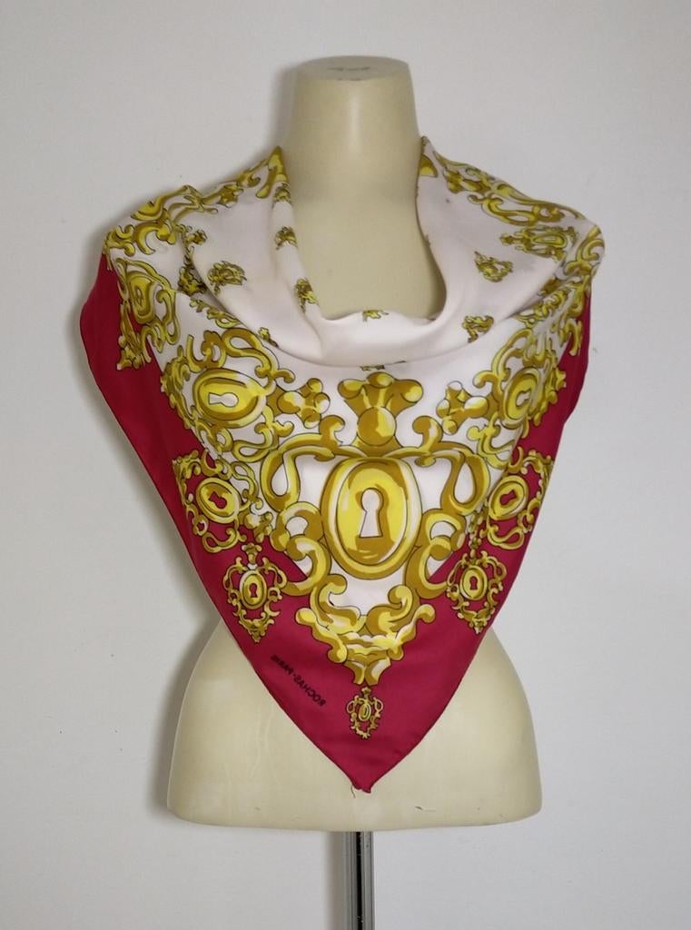 Sjaal met dessin van Rochas Paris, Verzenden, Zo goed als nieuw, Sjaal
