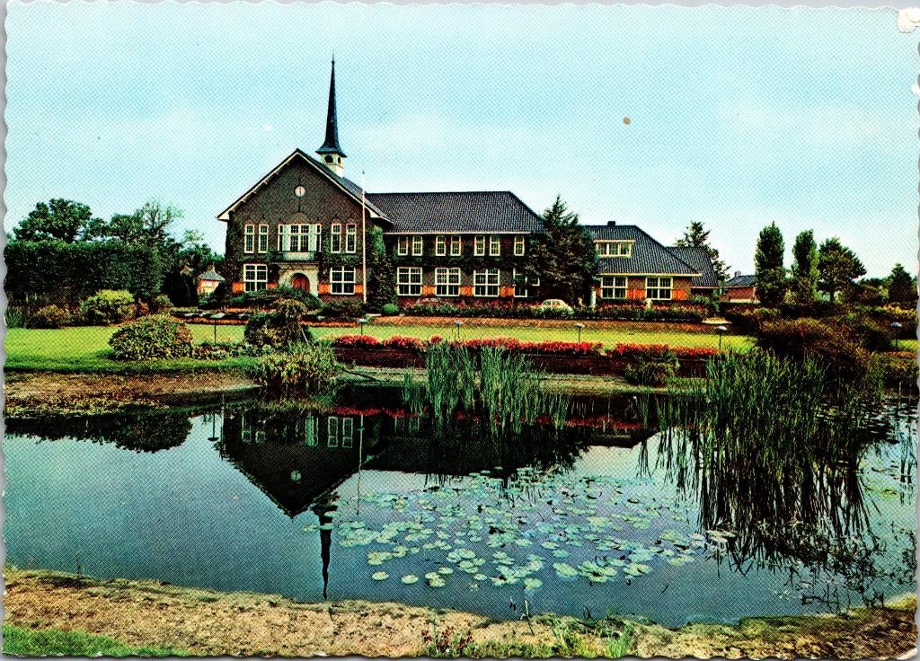 Eelde - Gemeentehuis (1961), Verzamelen, Ansichtkaarten | Nederland, Ophalen of Verzenden, 1960 tot 1980, Gelopen, Drenthe