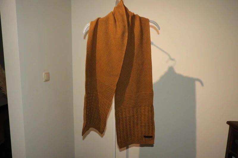 Ted Baker oker kleur shawl deels kabel print leer merklabel