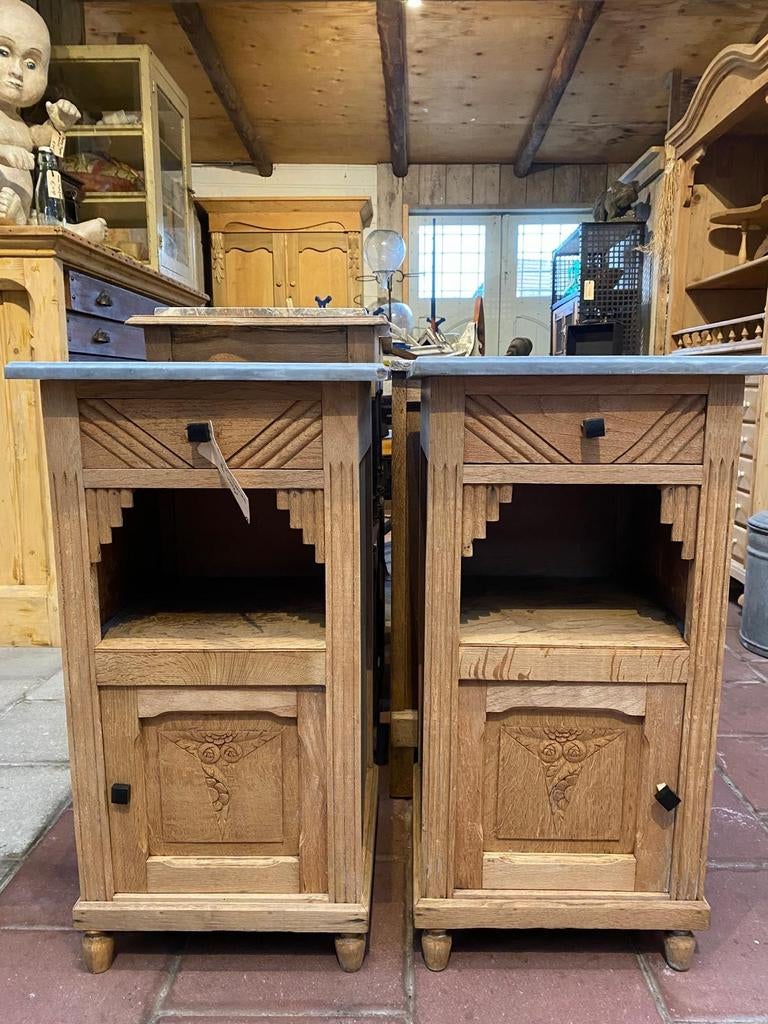 Twee Frans eiken kastjes nachtkastjes met marmer, Ophalen, Gebruikt, Minder dan 45 cm