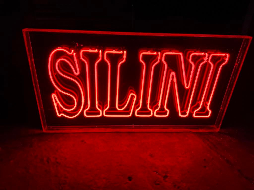 Neon lichtbak 'SILINI', Antiek en Kunst, Antiek | Overige Antiek, Ophalen of Verzenden