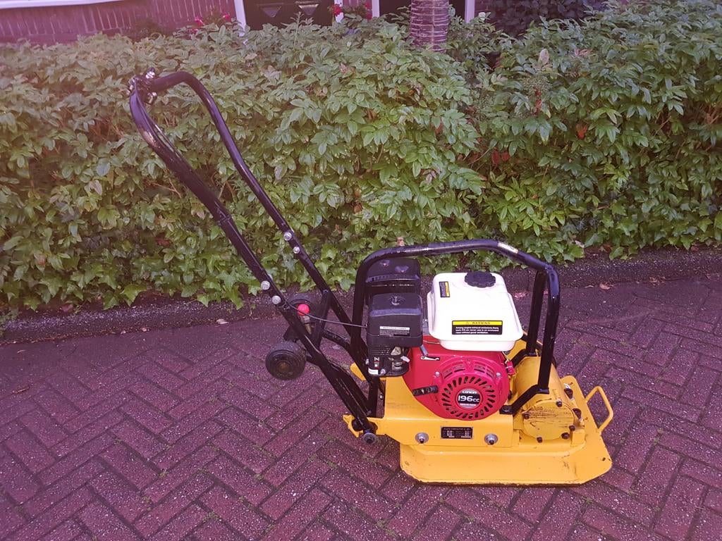 Te huur trilplaat., Tuin en Terras, Ophalen