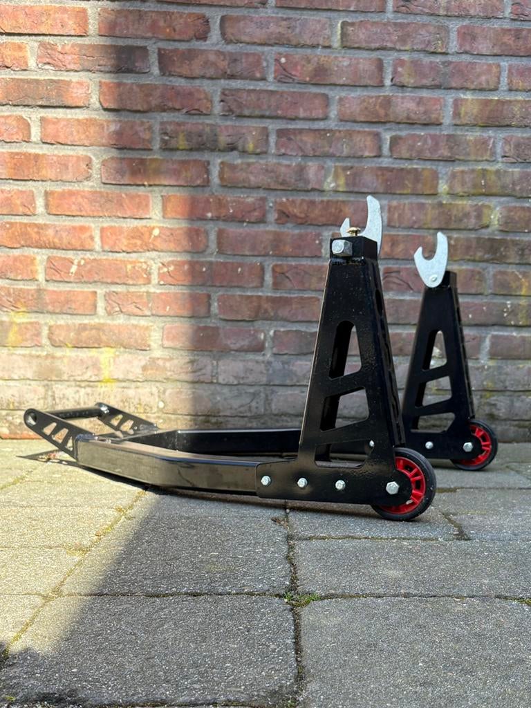 Paddockstand voor achterwiel, Ophalen