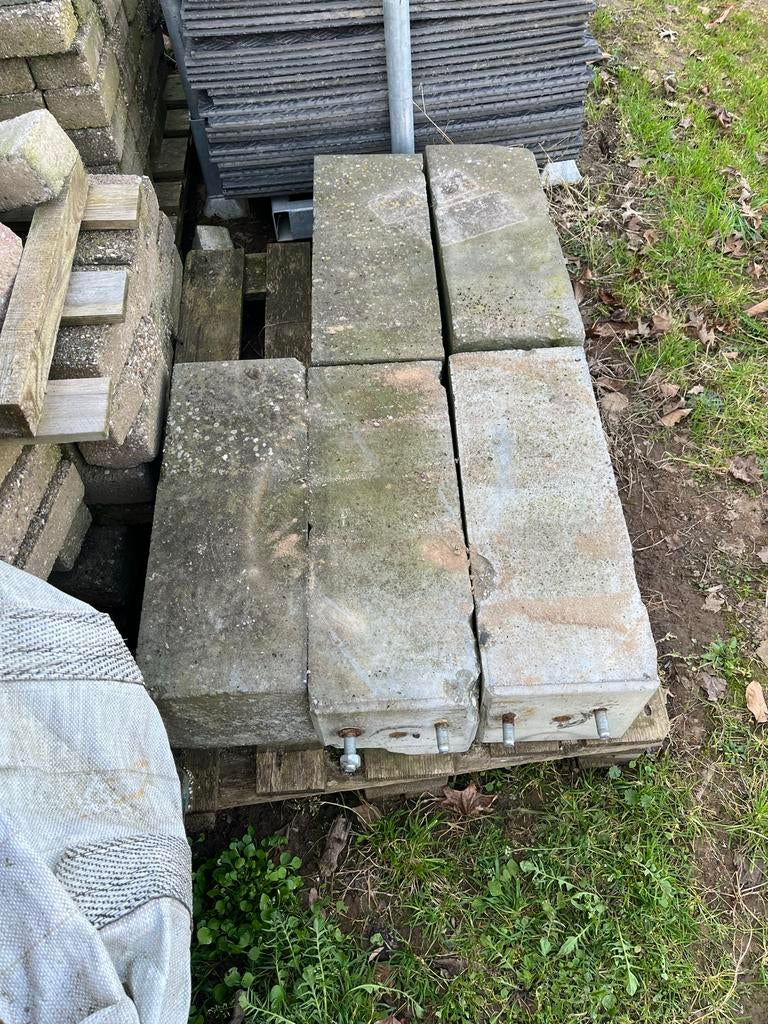 Betonnen poeren voor fundering of constructie, Doe-het-zelf en Verbouw, Metselstenen, Ophalen, Gebruikt, Beton