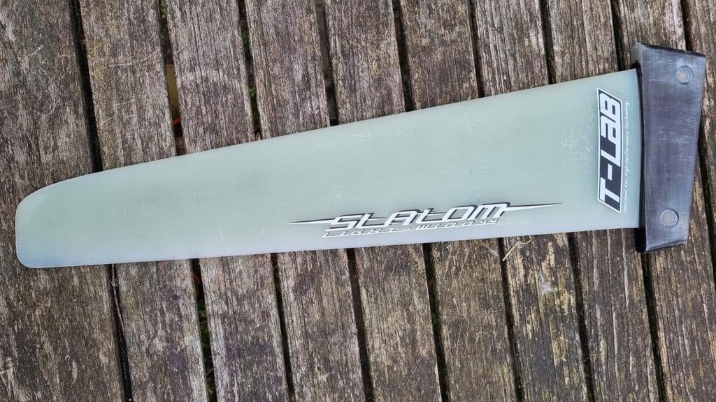 Tabou T-Lab 44cm slalomvin tuttlebox, Watersport en Boten, Windsurfen, Ophalen of Verzenden, Plank, Minder dan 5 m²