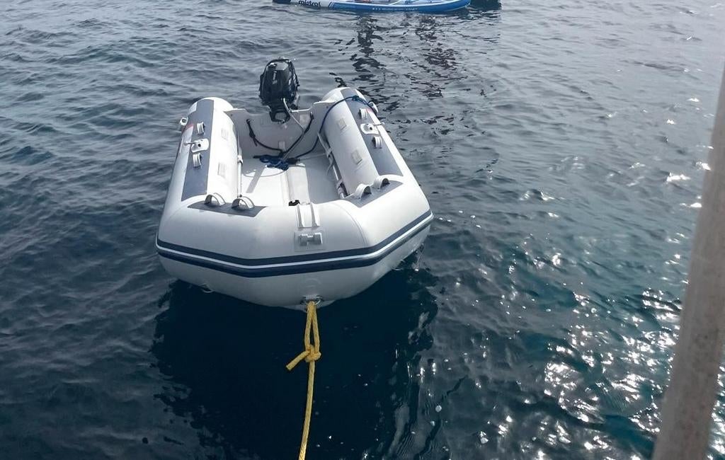 Honwave 320 rubberboot (2022) + Mercury 4pk (2021), Watersport en Boten, Rubberboten, Airdeck, Zo goed als nieuw, Benzine, Minder dan 70 pk