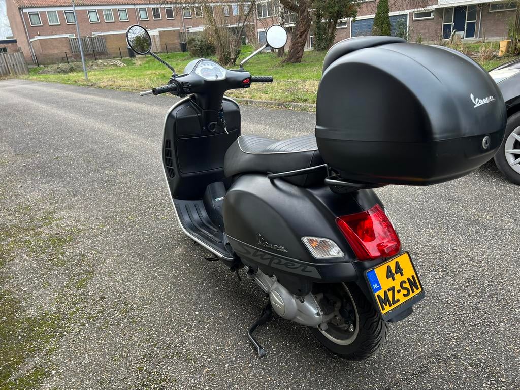 Vespa gts 300 Akrapovic 2011, Scooter, Particulier, 1 cilinder, 12 t/m 35 kW