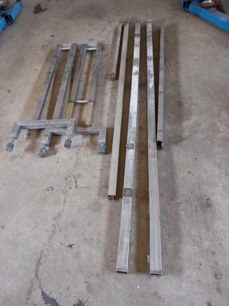 Diverse RVS koker, 60x60, 50x50 enz., Ophalen