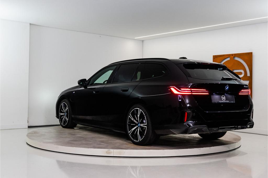BMW 5 Serie Touring 530e High Executive M Sport 300PK | Pano, Achterwielaandrijving, 4 cilinders, Zwart, 5-Serie