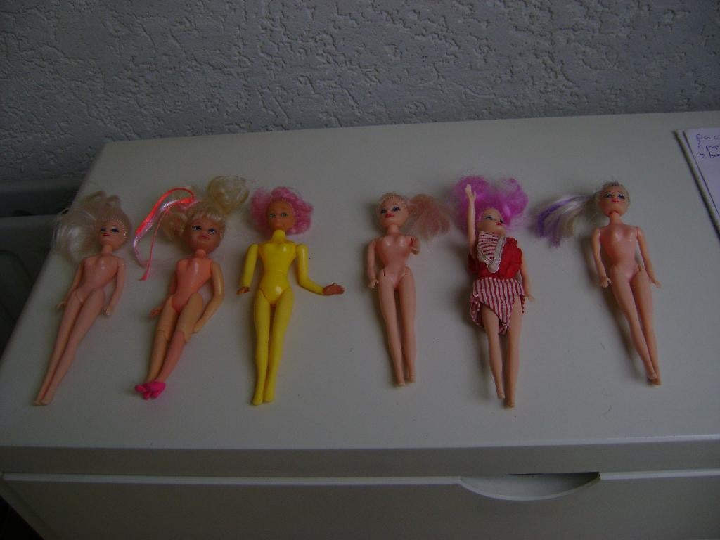 6 jaren 70 barbie,s waarvan 1met geel lijfje 17cm lang, Ophalen of Verzenden, Zo goed als nieuw, Barbie