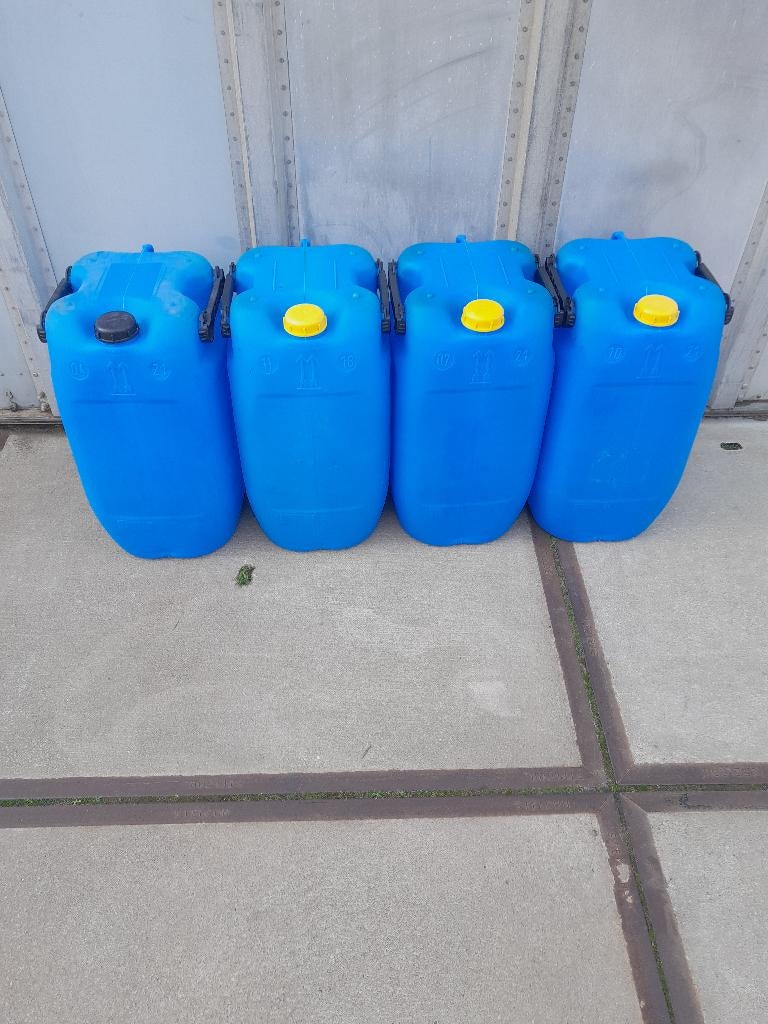 jerrycans cannisters cans 60liter vaten brandstof, Auto diversen, Overige Auto diversen, Ophalen