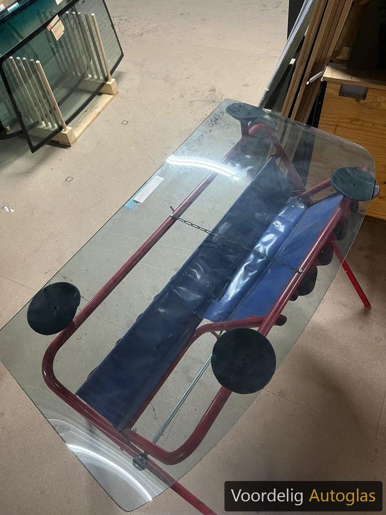 TOYOTA 1000,KP30/36 SED+STAT 69 - 78 VOORRUIT HELDER OSAKA, -, -, Nieuw, Ophalen of Verzenden