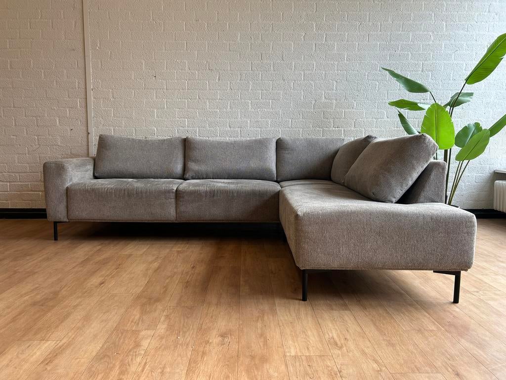 Grijze hoekbank met luxe poten en uitwasbare kussens, Huis en Inrichting, Banken | Complete zithoeken, Zo goed als nieuw, Hout