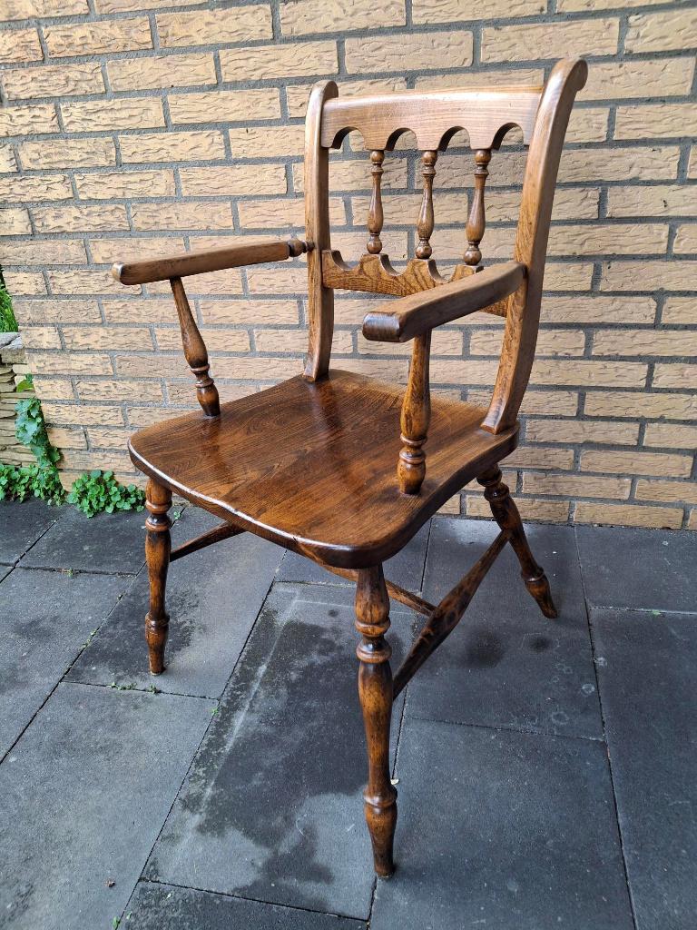 Houten stoel in  Engelse Windsor stijl, Ophalen