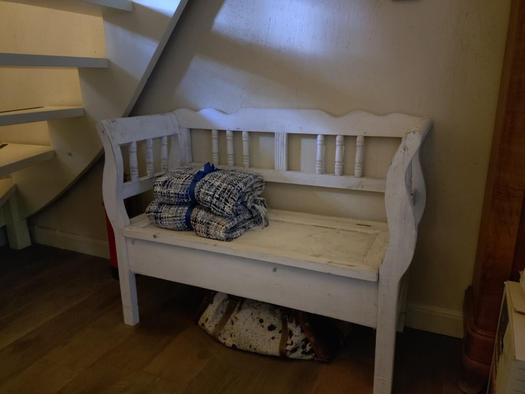 Vintage houten bankje met opbergruimte, Huis en Inrichting, Banken | Sofa's en Chaises Longues, Gebruikt, Tweepersoons, Minder dan 150 cm