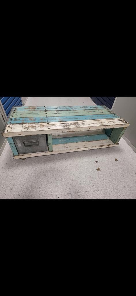 Unieke salontafel van gerecycled hout met opbergvak, Huis en Inrichting, Tafels | Salontafels, Overige houtsoorten, Industrieel, Landelijk, Gerecycled