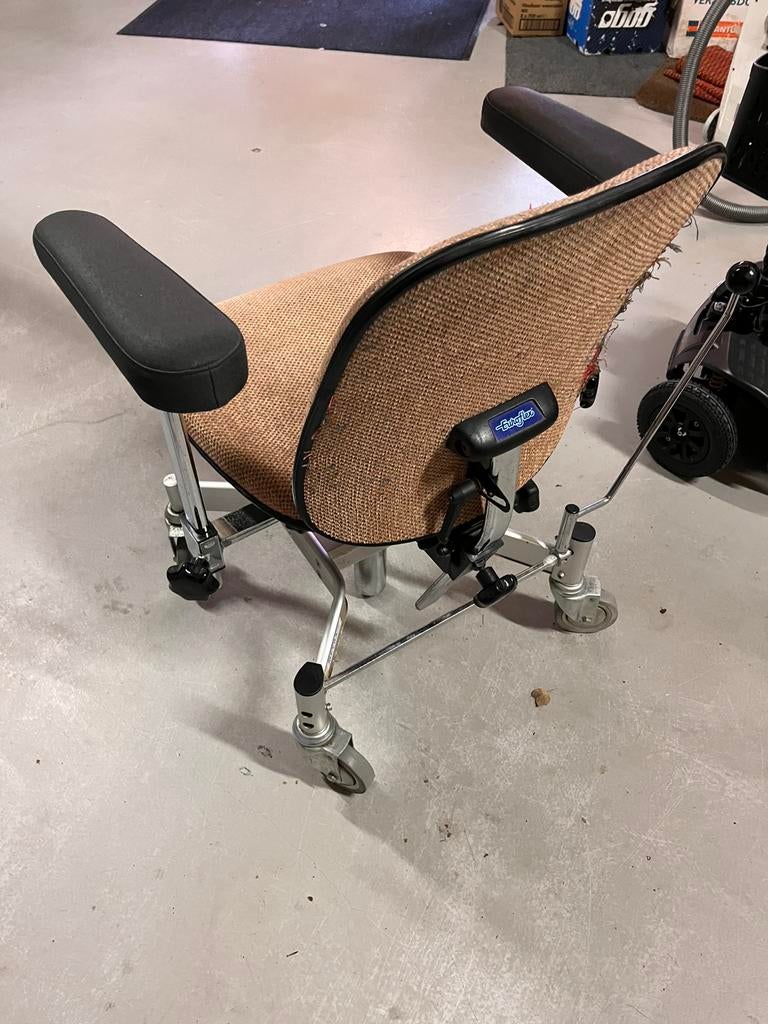 Trippelstoel, Ophalen, Zo goed als nieuw, Eén