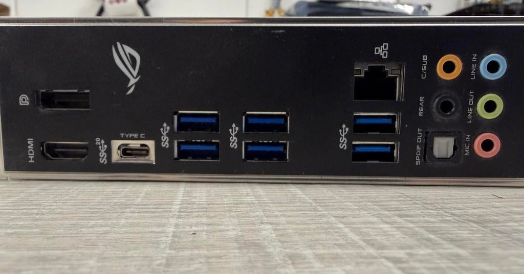 Asus rog strix b460-H Gaming DDR4 met intel core i7 10700K, Computers en Software, Moederborden, Ophalen of Verzenden, Zo goed als nieuw