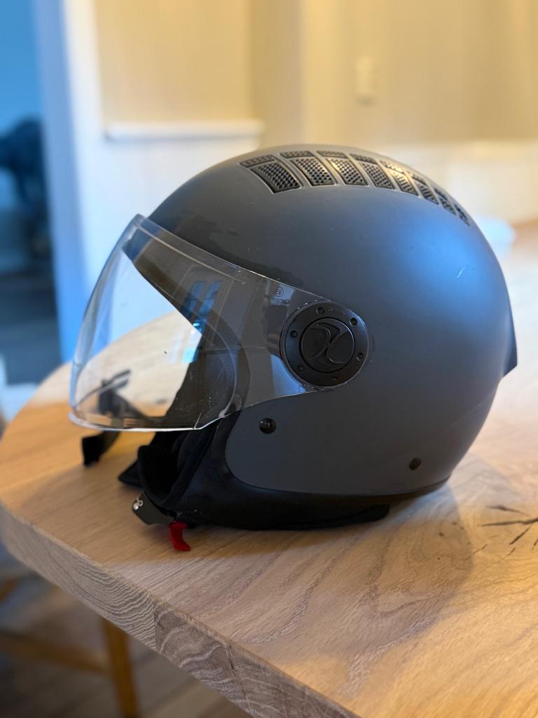 Scooter helm, Fietsen en Brommers, Brommerhelmen, Ophalen of Verzenden, Zo goed als nieuw, Medium