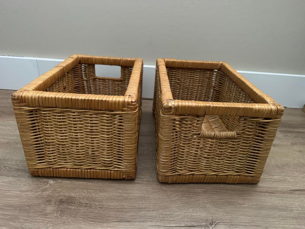Set van 2 rieten manden - Ideaal voor opbergen, Huis en Inrichting, Woonaccessoires | Schalen en Manden, Ophalen, Mand, Zo goed als nieuw