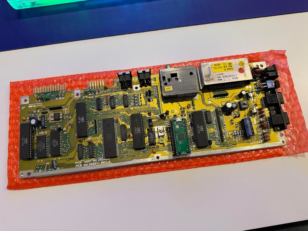 Commodore 64 - Assay 250469 Rev 4 + SIDkick Pico, Computers en Software, Vintage Computers, Ophalen of Verzenden