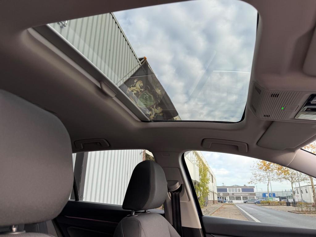 Volkswagen GOLF 1.5 eTSI Style LED/LMV17/PDC/NAVI/VIRTU/PANO, 12 maanden, 4 cilinders, Blauw, Bedrijf