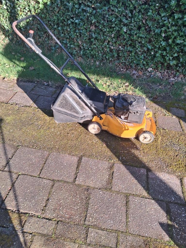 Grasmaaier, Ophalen, Gebruikt, Benzine-grasmaaier, Opvangbak