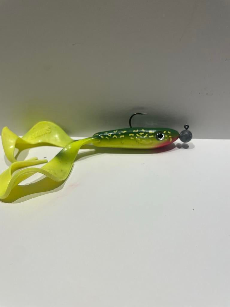 Twee shads, een met stinger, een met loodkop, Watersport en Boten, Ophalen of Verzenden, Gebruikt, Kunstaas