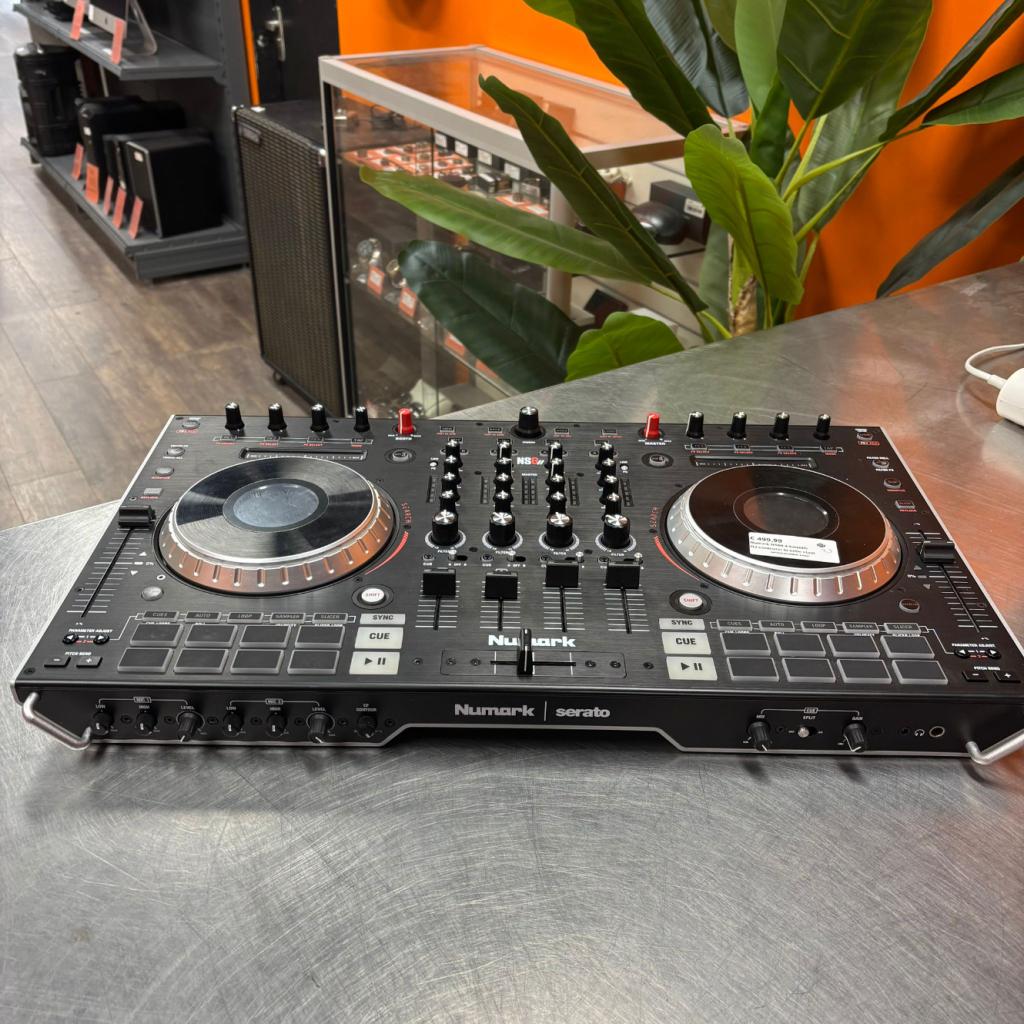 Numark NS6II 4-kanaals DJ-controller In nette staat
