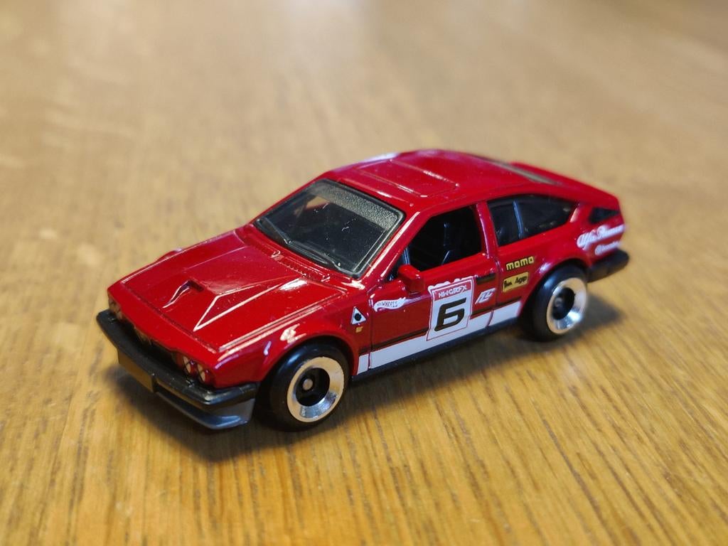Hot Wheels Alfa Romeo GTV6 3.0 ROOD, Ophalen of Verzenden, Zo goed als nieuw, Auto