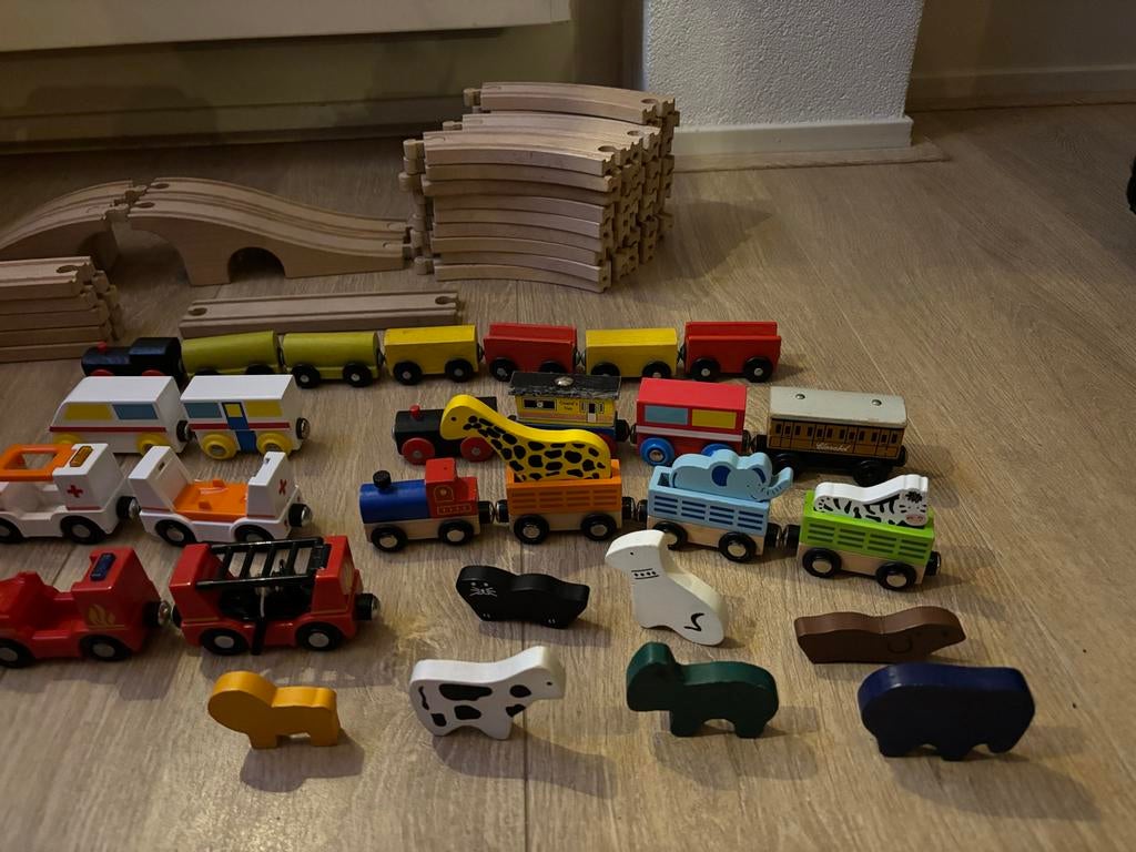 Grote set Ikea houten treinset met veel treinen en accessoir, Ophalen, Gebruikt